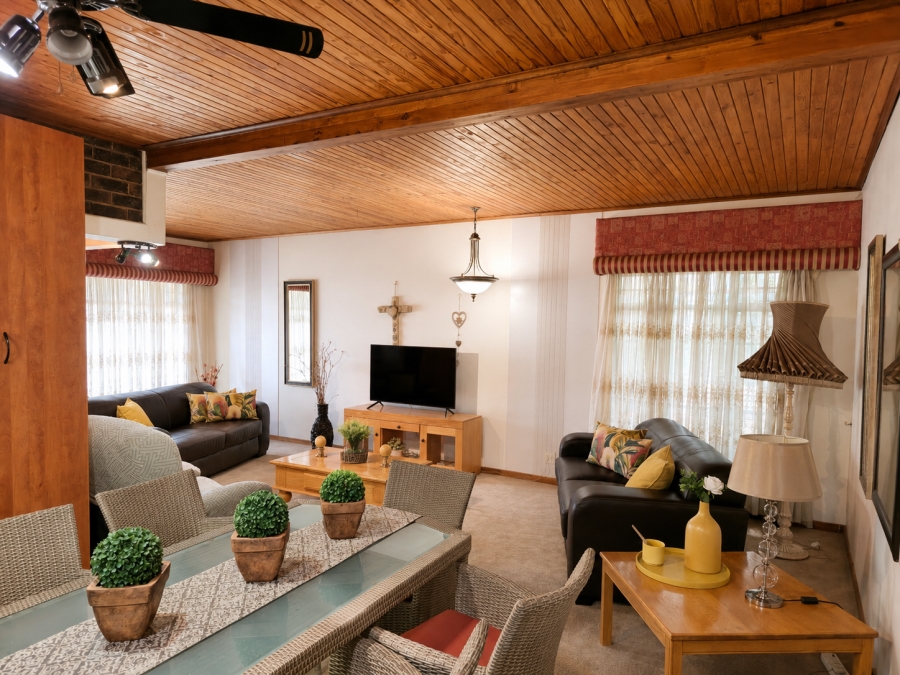 6 Bedroom Property for Sale in Florauna Gauteng