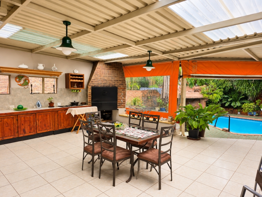 6 Bedroom Property for Sale in Florauna Gauteng