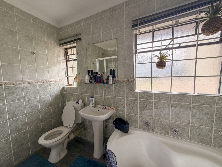 3 Bedroom Property for Sale in Garsfontein Gauteng