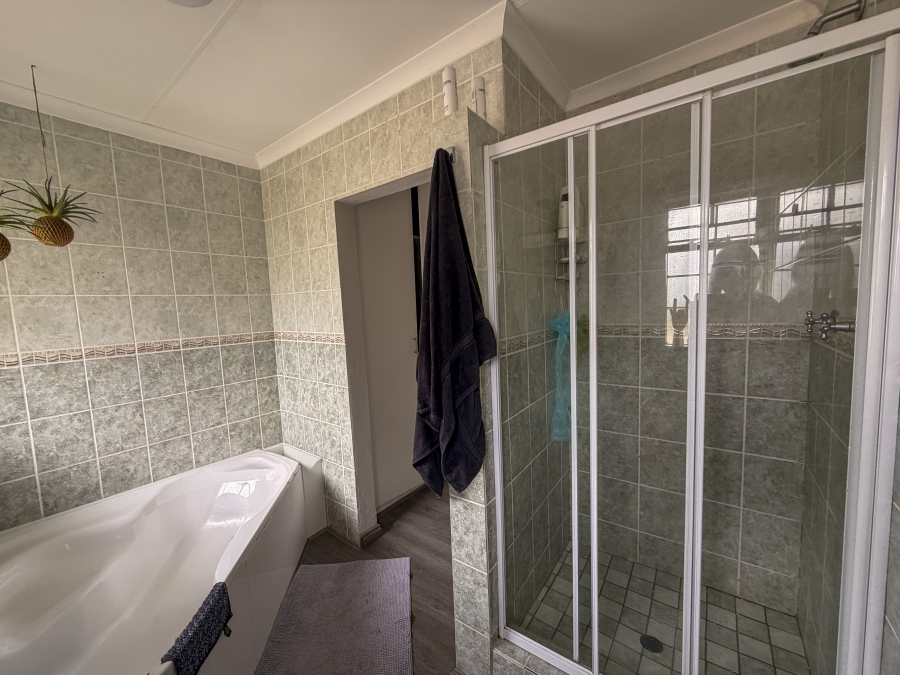 3 Bedroom Property for Sale in Garsfontein Gauteng