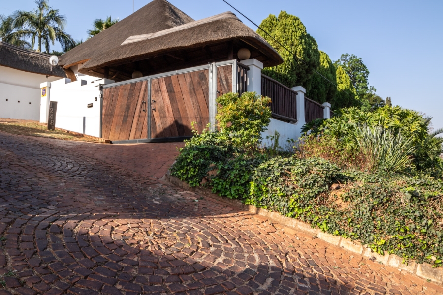 To Let 6 Bedroom Property for Rent in Waverley Gauteng