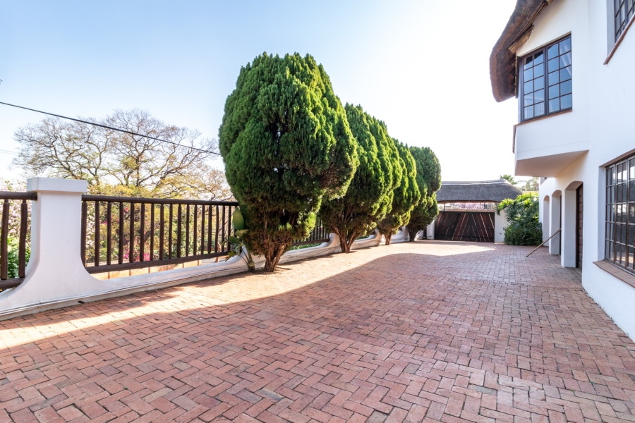 To Let 6 Bedroom Property for Rent in Waverley Gauteng