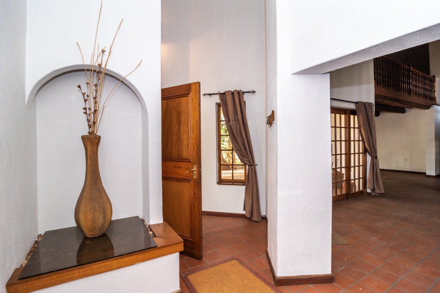 To Let 6 Bedroom Property for Rent in Waverley Gauteng