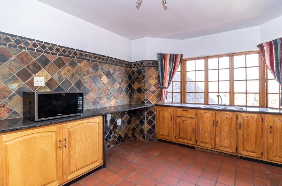 To Let 6 Bedroom Property for Rent in Waverley Gauteng