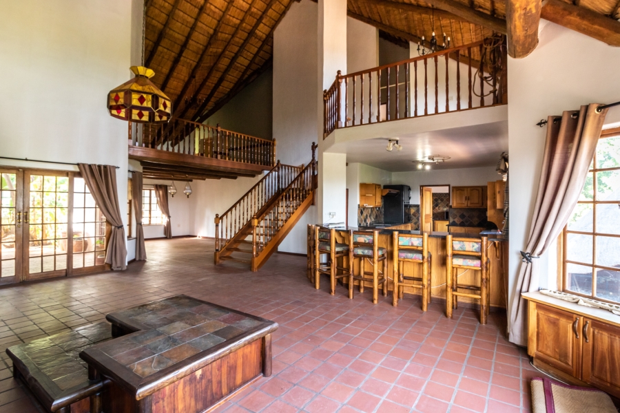 To Let 6 Bedroom Property for Rent in Waverley Gauteng