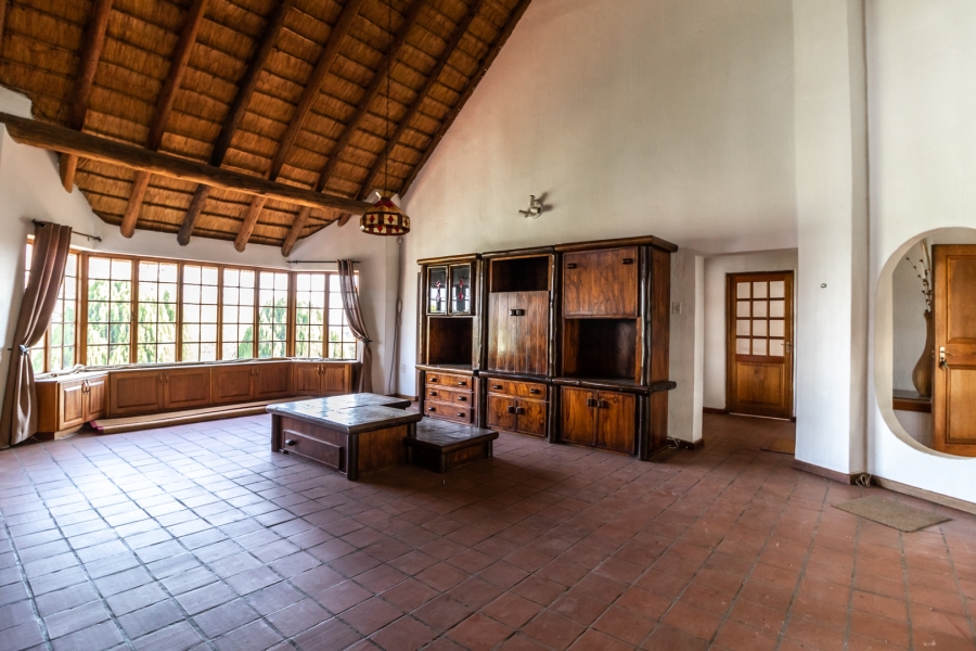 To Let 6 Bedroom Property for Rent in Waverley Gauteng