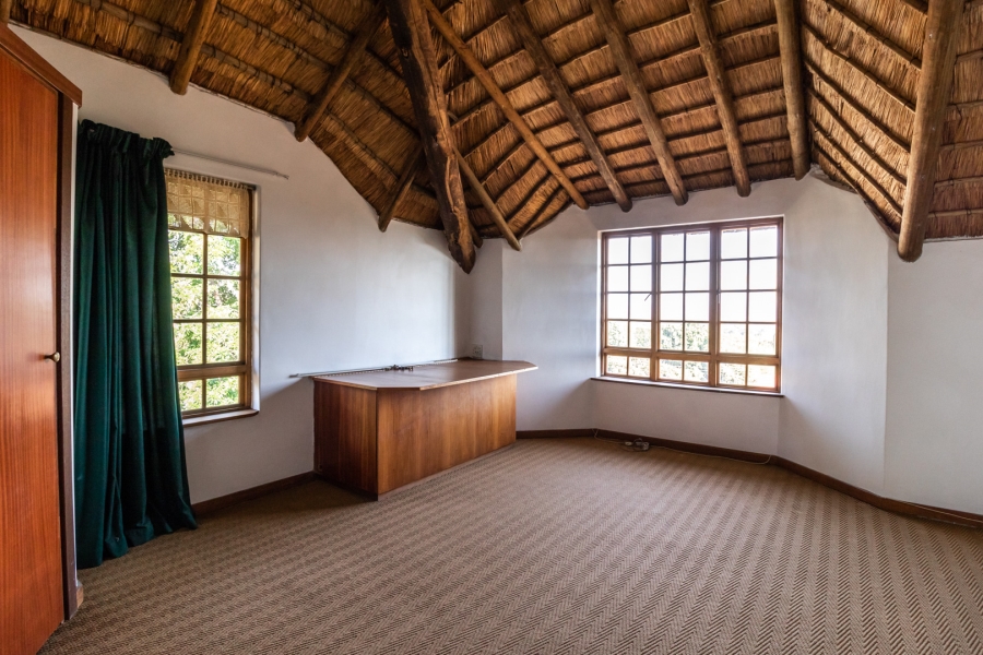 To Let 6 Bedroom Property for Rent in Waverley Gauteng