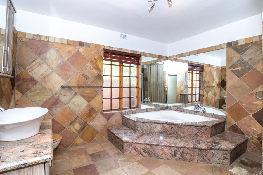 To Let 6 Bedroom Property for Rent in Waverley Gauteng