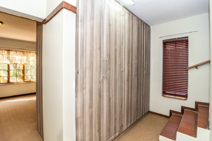 To Let 6 Bedroom Property for Rent in Waverley Gauteng