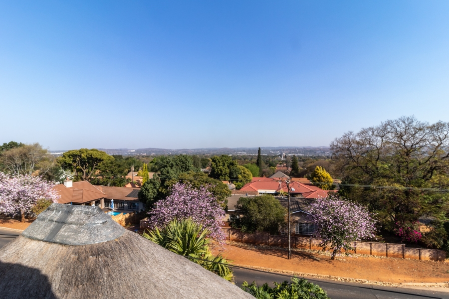 To Let 6 Bedroom Property for Rent in Waverley Gauteng