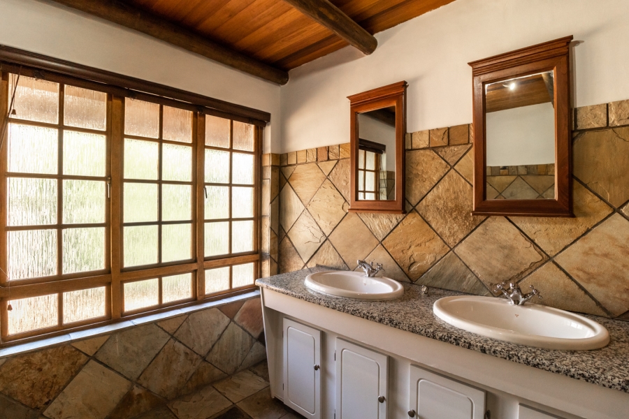 To Let 6 Bedroom Property for Rent in Waverley Gauteng