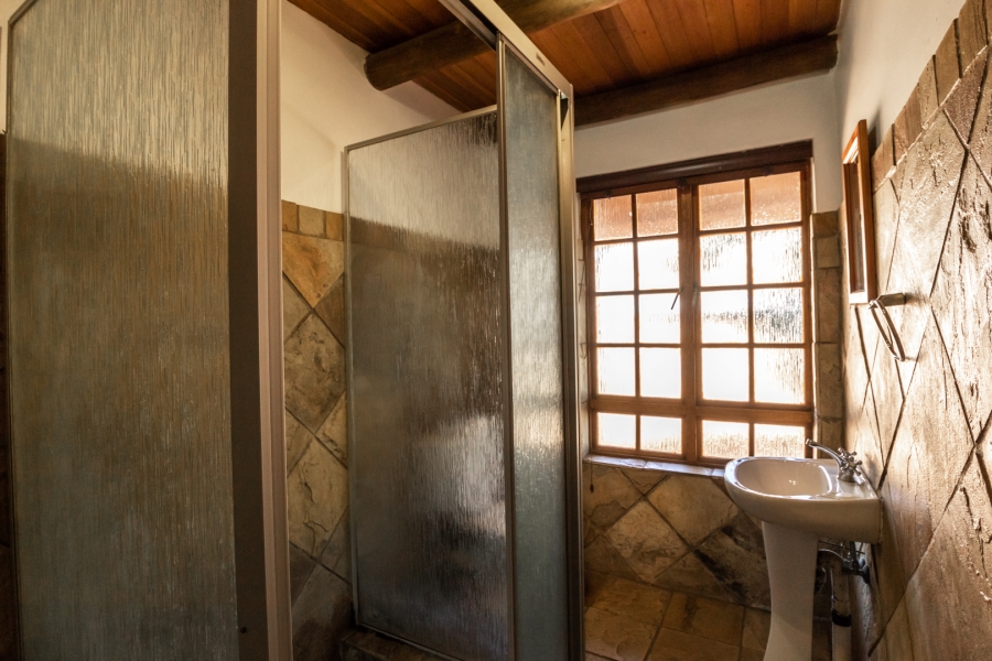 To Let 6 Bedroom Property for Rent in Waverley Gauteng