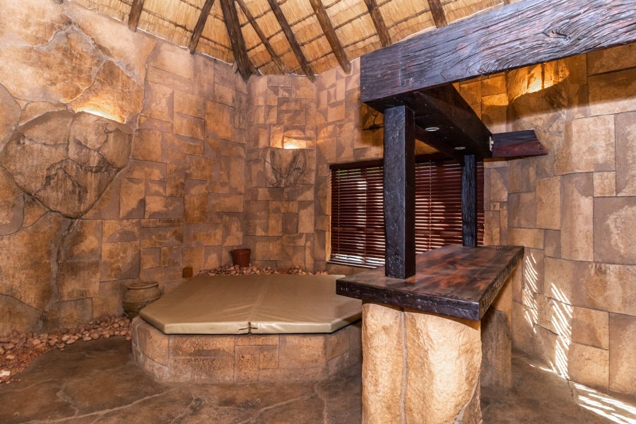 To Let 6 Bedroom Property for Rent in Waverley Gauteng