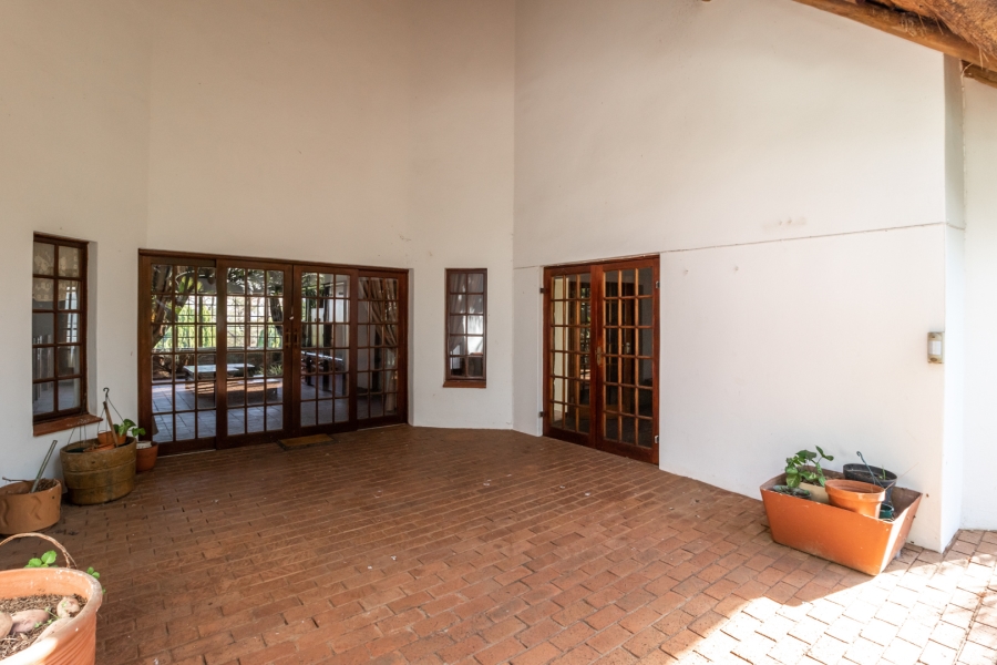To Let 6 Bedroom Property for Rent in Waverley Gauteng