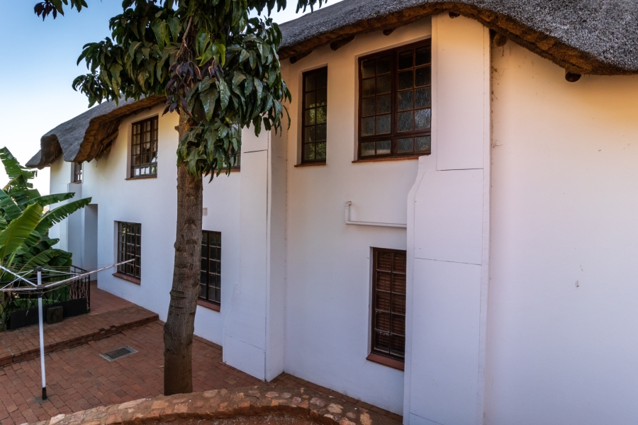 To Let 6 Bedroom Property for Rent in Waverley Gauteng