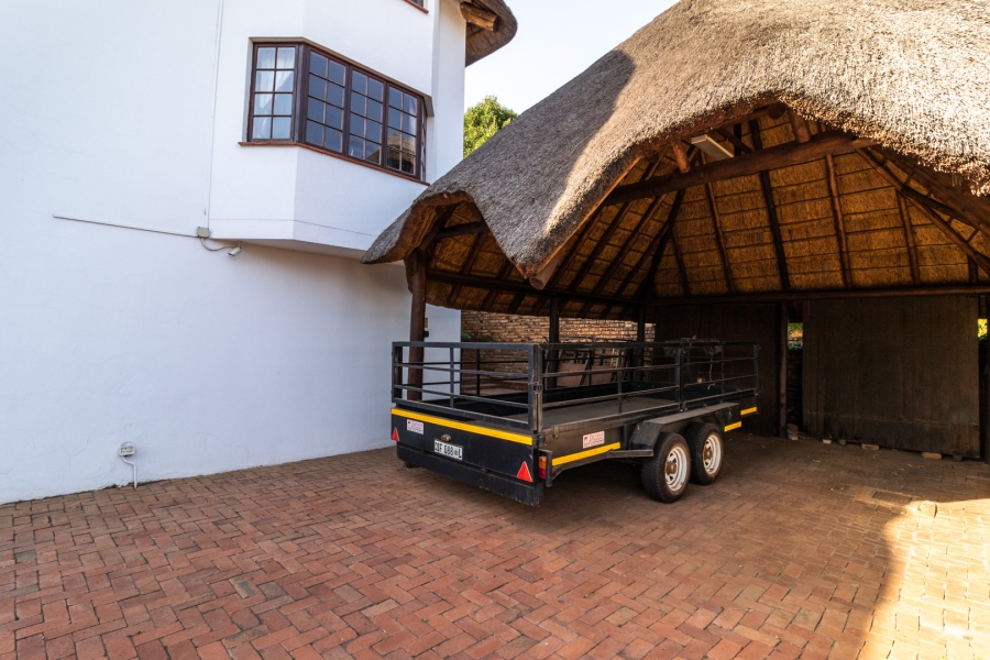 To Let 6 Bedroom Property for Rent in Waverley Gauteng