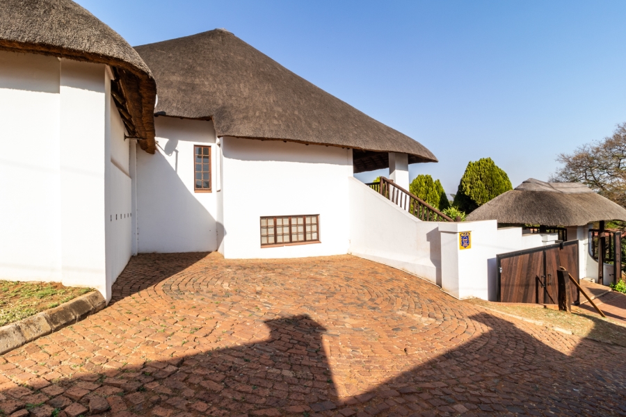 To Let 6 Bedroom Property for Rent in Waverley Gauteng