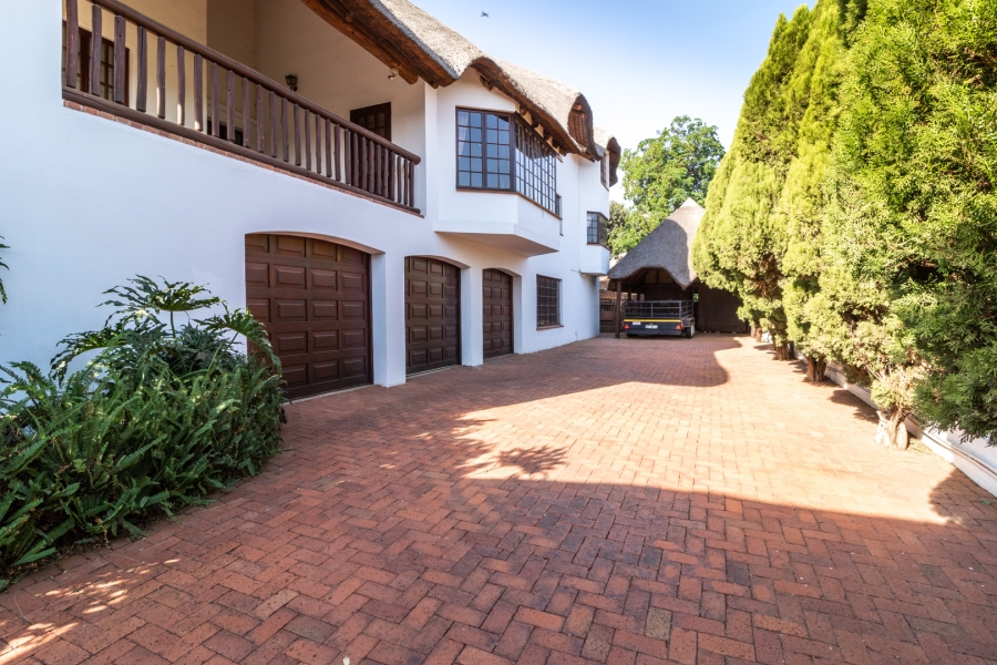 To Let 6 Bedroom Property for Rent in Waverley Gauteng