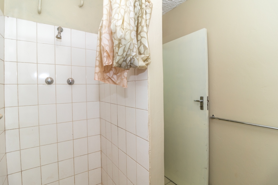 To Let 6 Bedroom Property for Rent in Waverley Gauteng