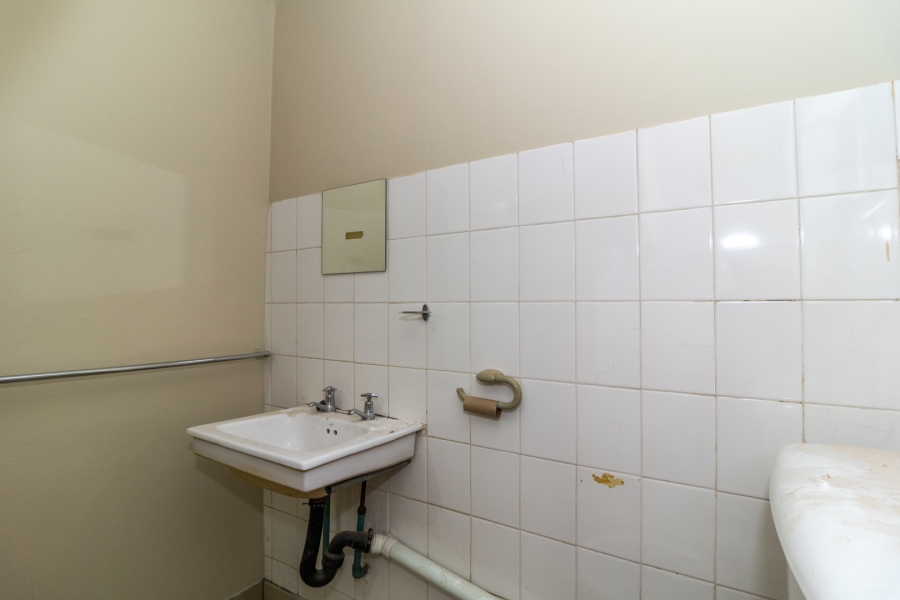 To Let 6 Bedroom Property for Rent in Waverley Gauteng