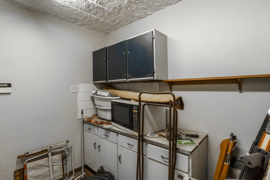 To Let 6 Bedroom Property for Rent in Waverley Gauteng