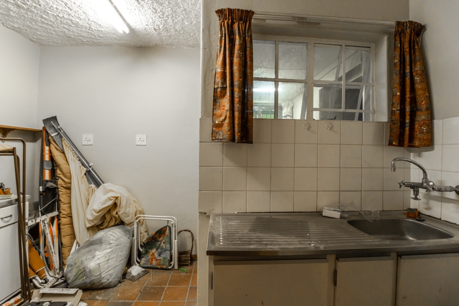 To Let 6 Bedroom Property for Rent in Waverley Gauteng