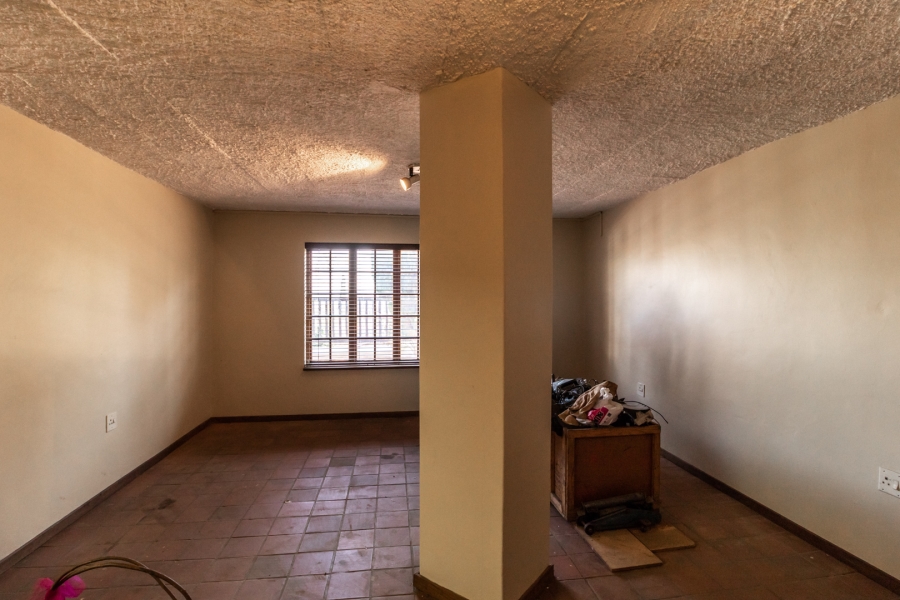 To Let 6 Bedroom Property for Rent in Waverley Gauteng