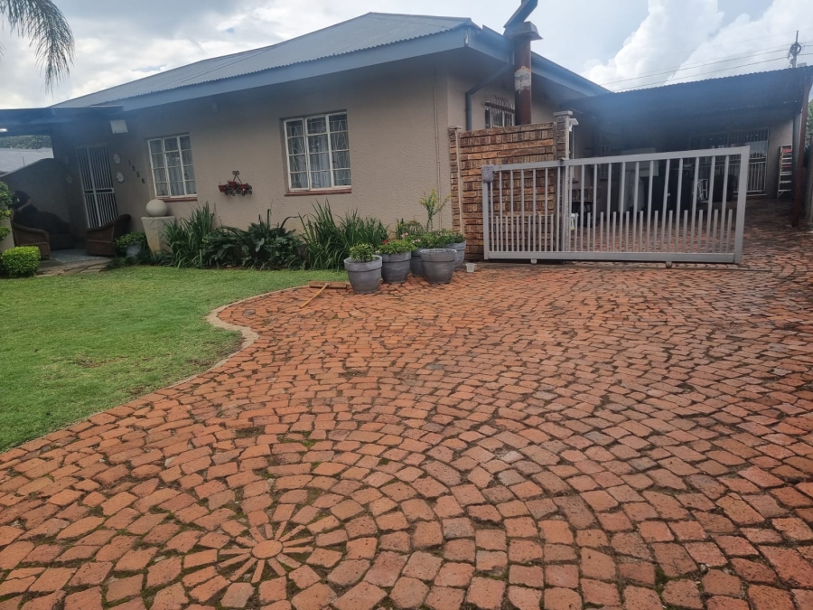 To Let 2 Bedroom Property for Rent in Waverley Gauteng