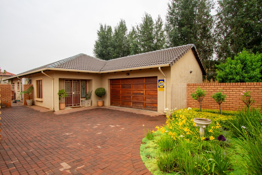 3 Bedroom Property for Sale in Equestria Gauteng
