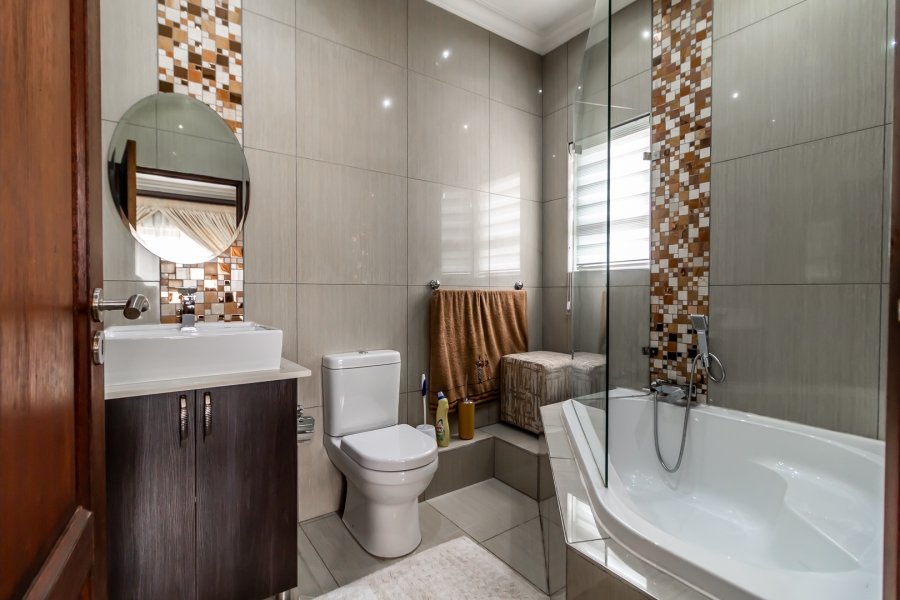 4 Bedroom Property for Sale in Zambezi Country Estate Gauteng