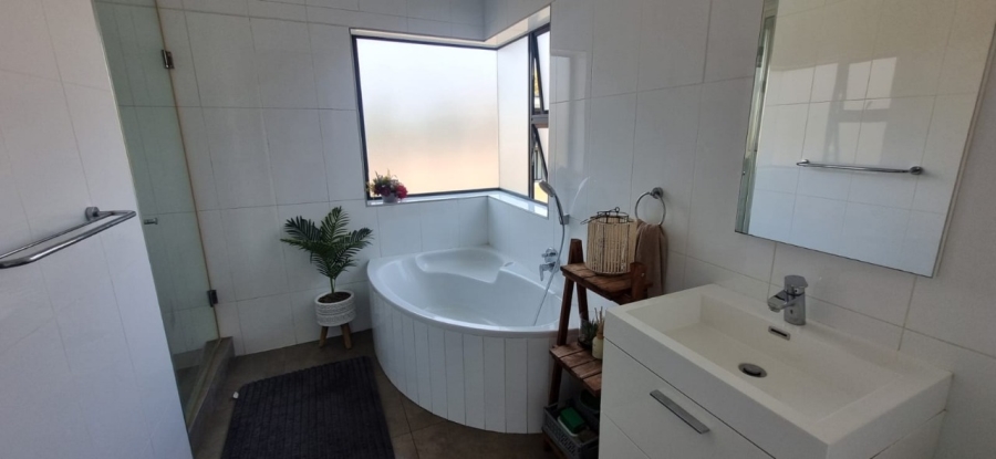 3 Bedroom Property for Sale in Queenswood Gauteng