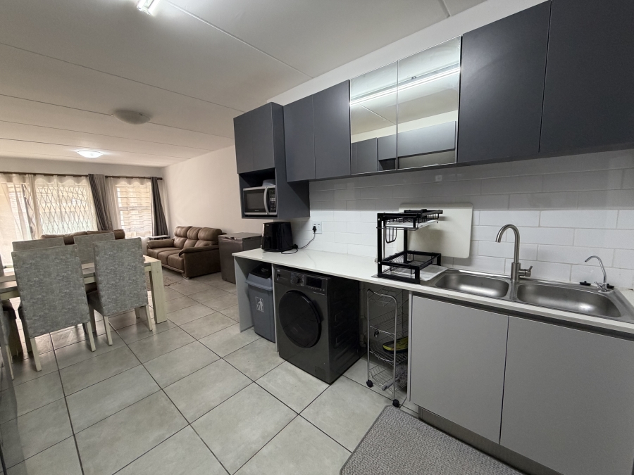 To Let 2 Bedroom Property for Rent in Raslouw Gauteng