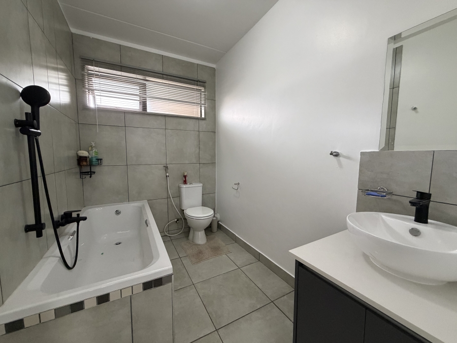 To Let 2 Bedroom Property for Rent in Raslouw Gauteng