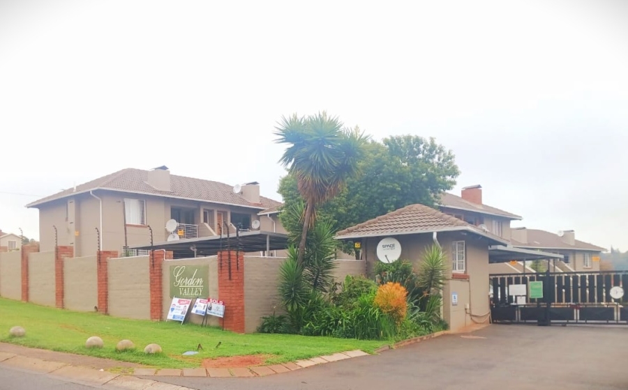2 Bedroom Property for Sale in Florida Glen Gauteng