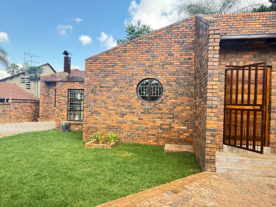 3 Bedroom Property for Sale in Little Falls Gauteng
