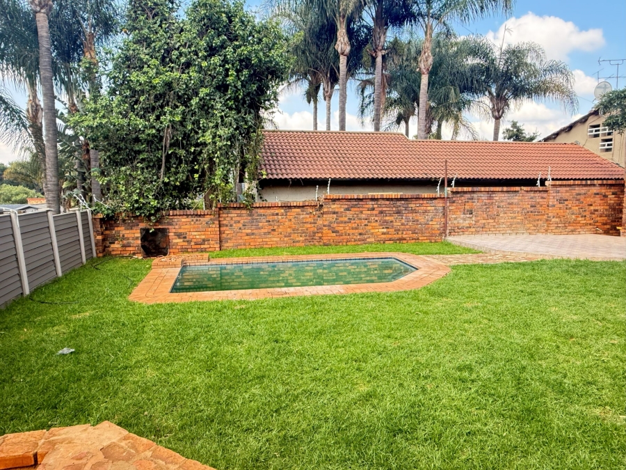 3 Bedroom Property for Sale in Little Falls Gauteng