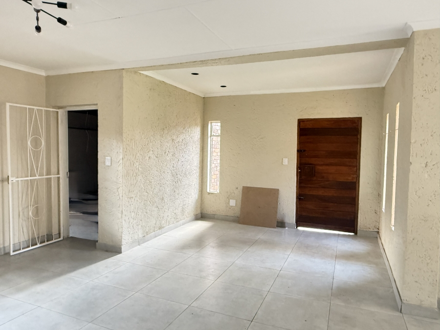 3 Bedroom Property for Sale in Little Falls Gauteng