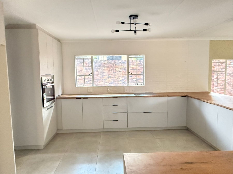 3 Bedroom Property for Sale in Little Falls Gauteng