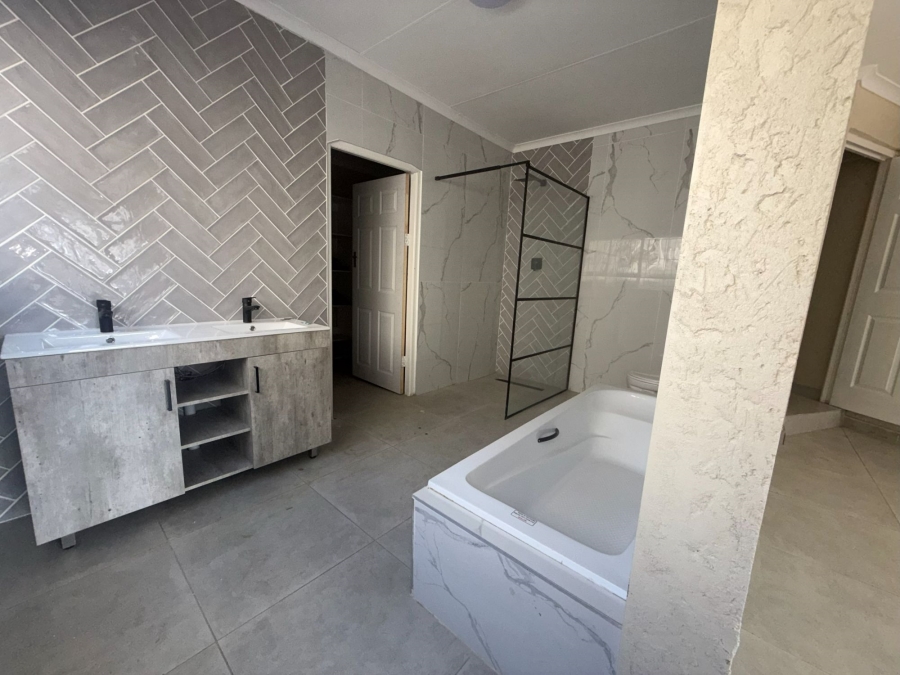 3 Bedroom Property for Sale in Little Falls Gauteng