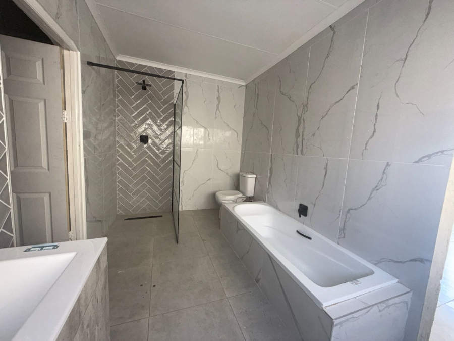 3 Bedroom Property for Sale in Little Falls Gauteng