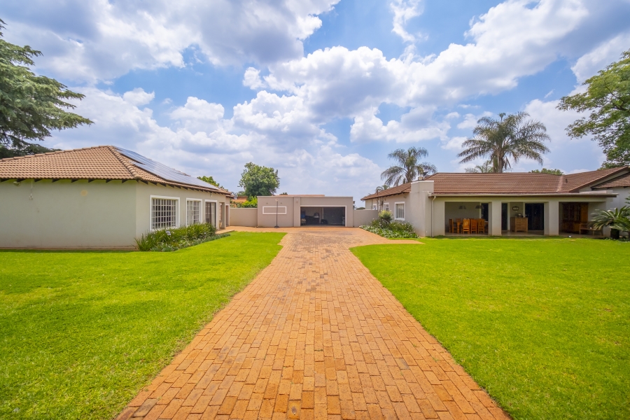 6 Bedroom Property for Sale in Weltevreden Park Gauteng