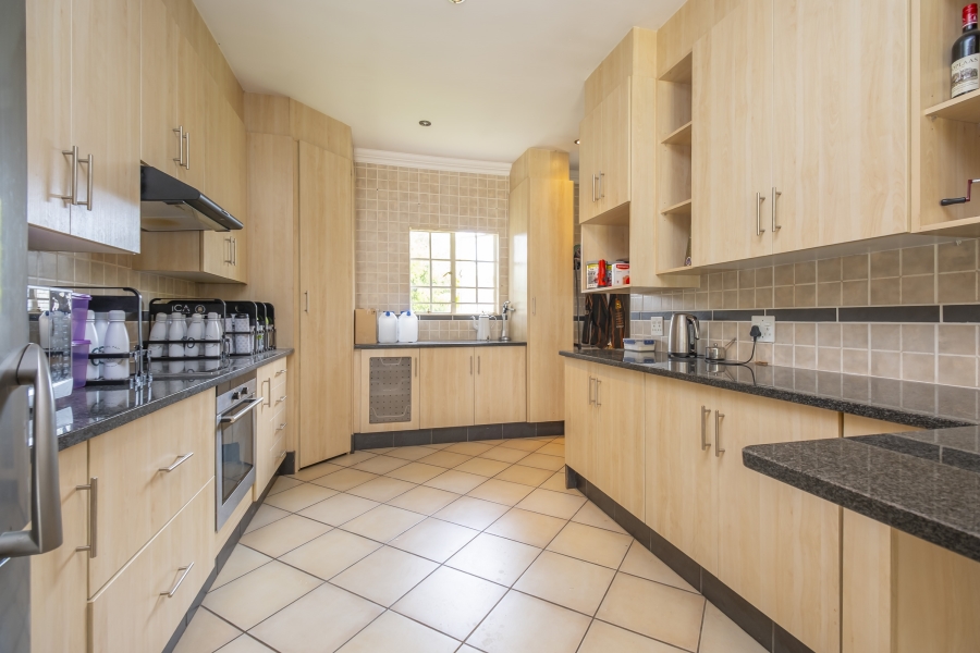 6 Bedroom Property for Sale in Weltevreden Park Gauteng