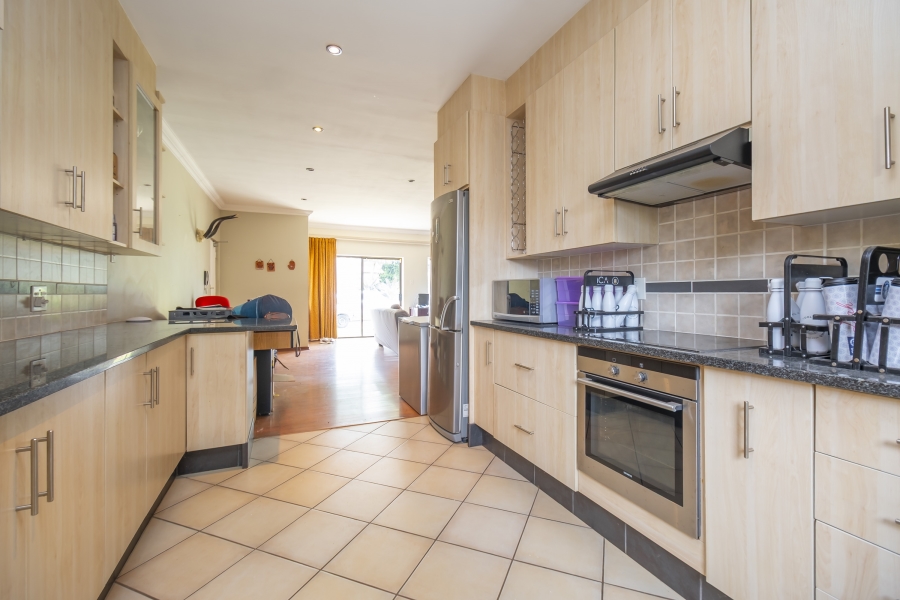 6 Bedroom Property for Sale in Weltevreden Park Gauteng