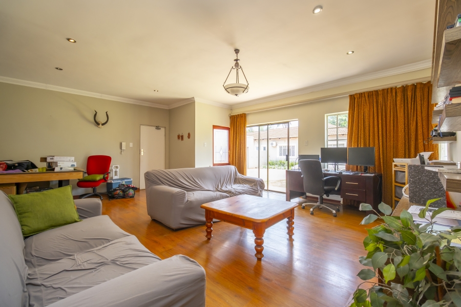 6 Bedroom Property for Sale in Weltevreden Park Gauteng