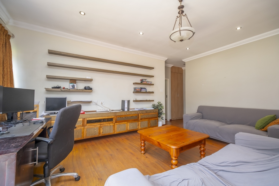 6 Bedroom Property for Sale in Weltevreden Park Gauteng