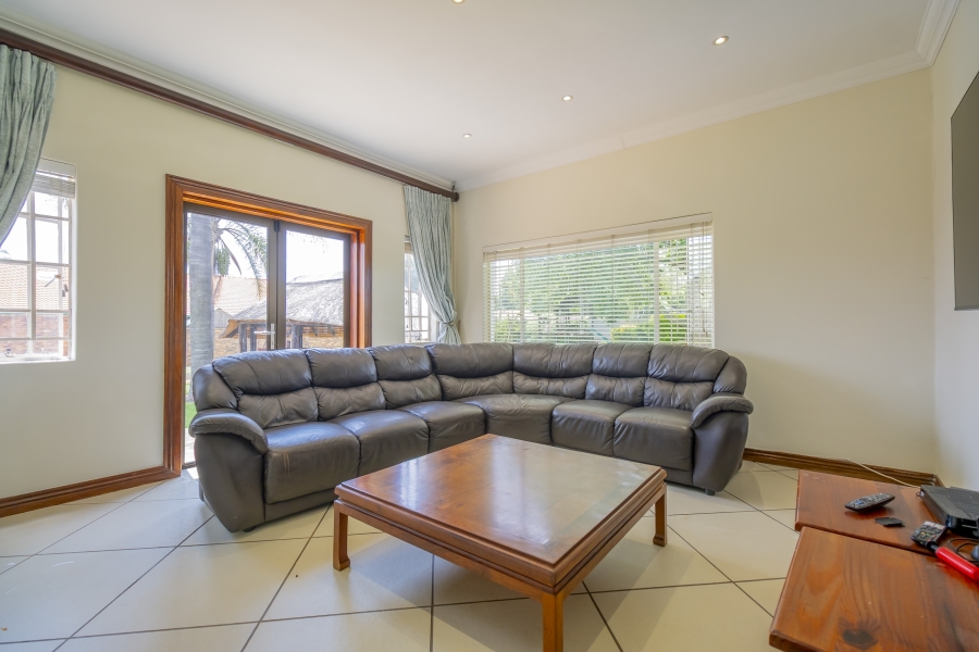 6 Bedroom Property for Sale in Weltevreden Park Gauteng