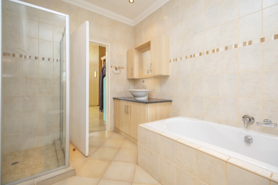 6 Bedroom Property for Sale in Weltevreden Park Gauteng