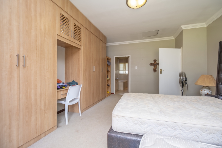 6 Bedroom Property for Sale in Weltevreden Park Gauteng