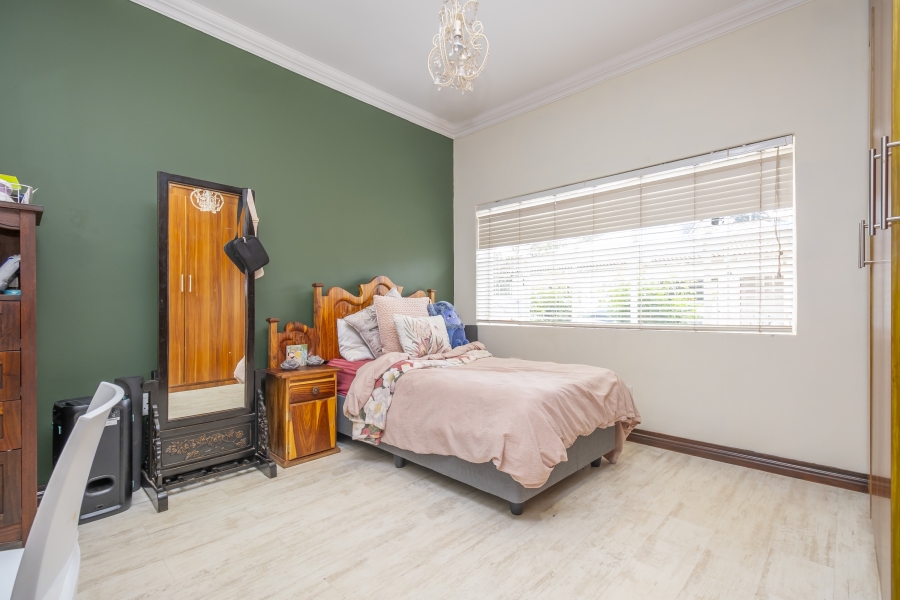 6 Bedroom Property for Sale in Weltevreden Park Gauteng