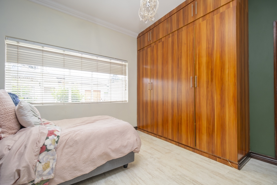 6 Bedroom Property for Sale in Weltevreden Park Gauteng